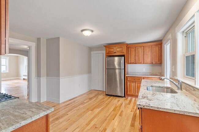 Building Photo - 20 School St