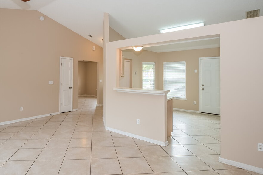 Building Photo - 8137 Leafcrest Dr