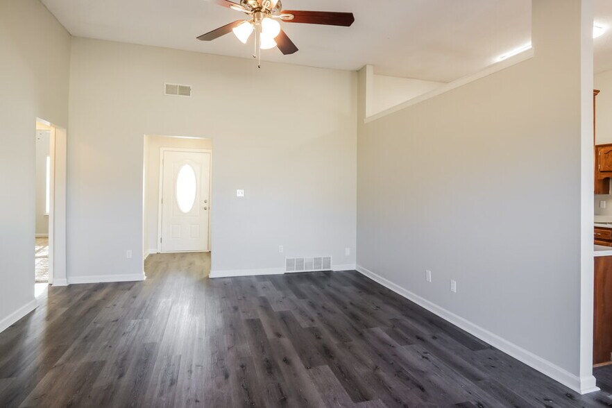 Building Photo - 7772 Bramble Ln