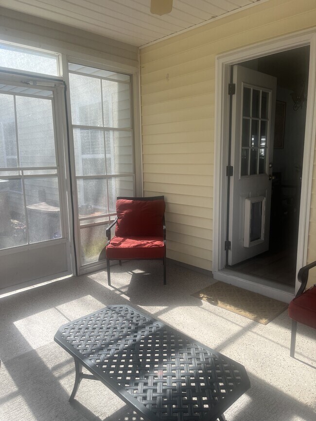 Building Photo - 343 Briarbend Rd