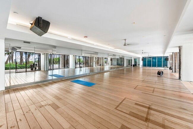 Building Photo - 6801 Collins Ave