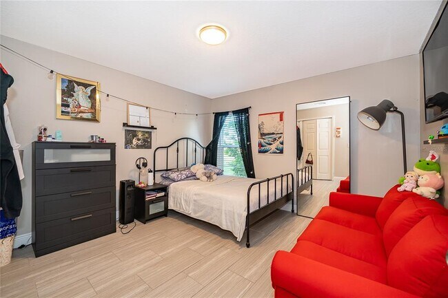 Building Photo - 702 Via Bianca Dr