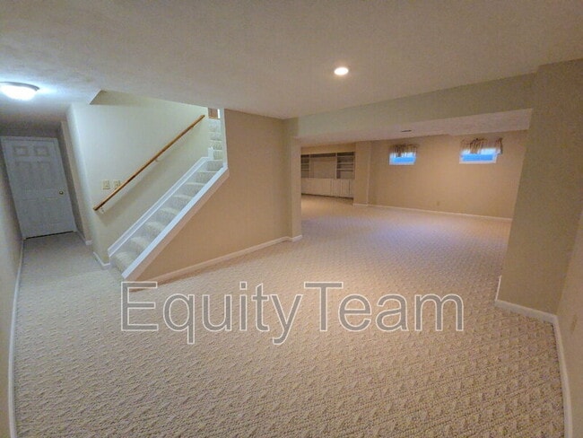 Building Photo - 6545 Farmbrooke Ct