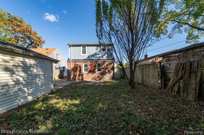 Building Photo - 9327 Schaefer Hwy