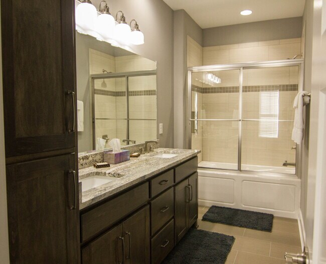 Building Photo - NOW AVAILABLE!! Furnished Custom-Built Home **Month-to-Month** Lease Option, 1.5 Miles to Broadway!