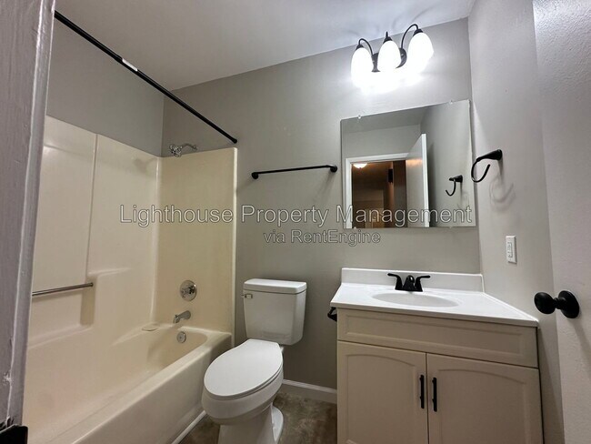 Building Photo - 120 Heather Hills Dr
