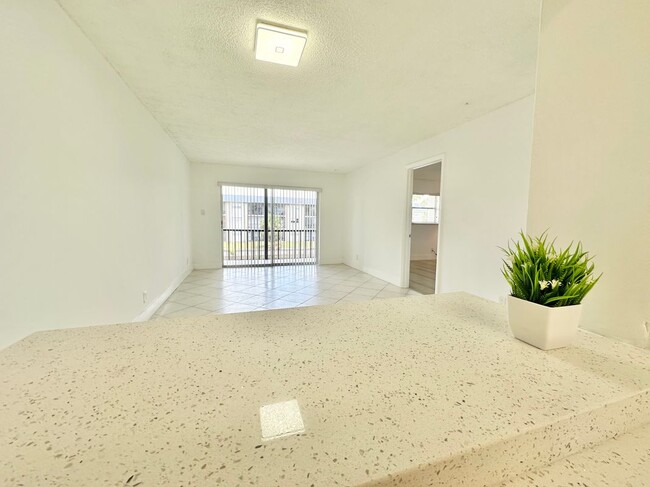 Building Photo - 8051 S Colony Cir