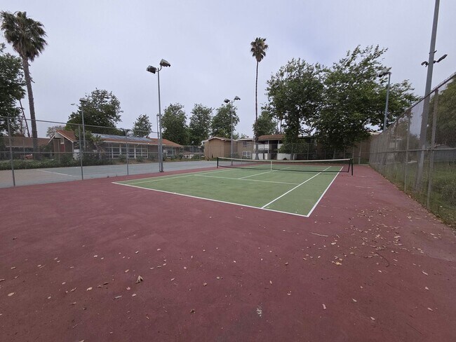 Building Photo - Spacious 2 Bedroom 2 Bath Upstairs Condominium