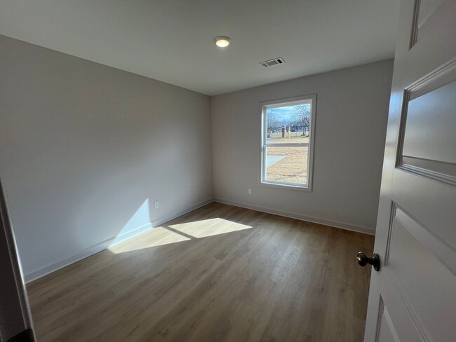 Building Photo - Newly Built 3 Bedroom 2 Bathroom Home in E...