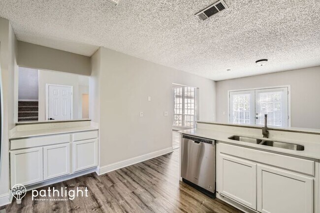 Building Photo - 401 Williams St