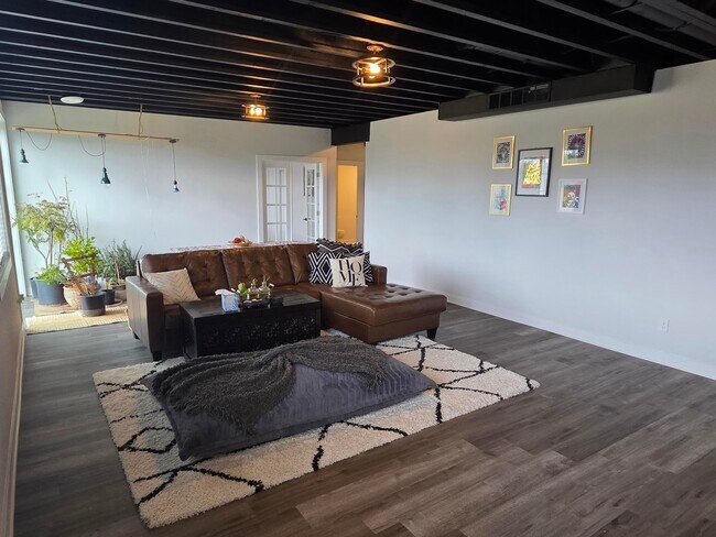 Building Photo - W239N3777 River Birch Ct