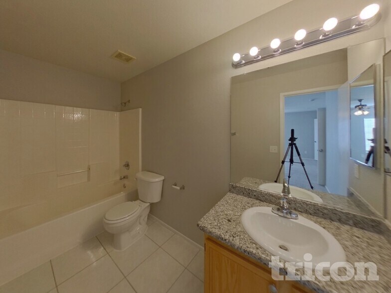 Building Photo - 1227 Golden Apple St