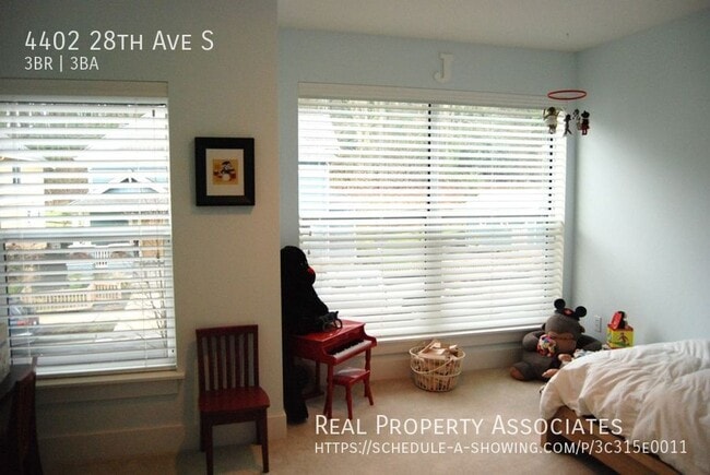 Building Photo - 4402 28th Ave S