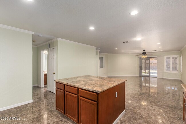 Building Photo - 881 E Appaloosa Rd