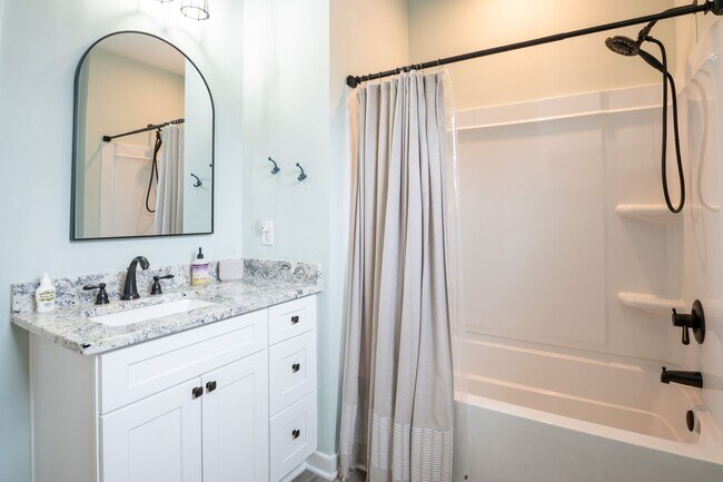 Building Photo - NEW, CLEAN OFF-SEASON RENTAL NOVEMBER THROUGH MID-MAY