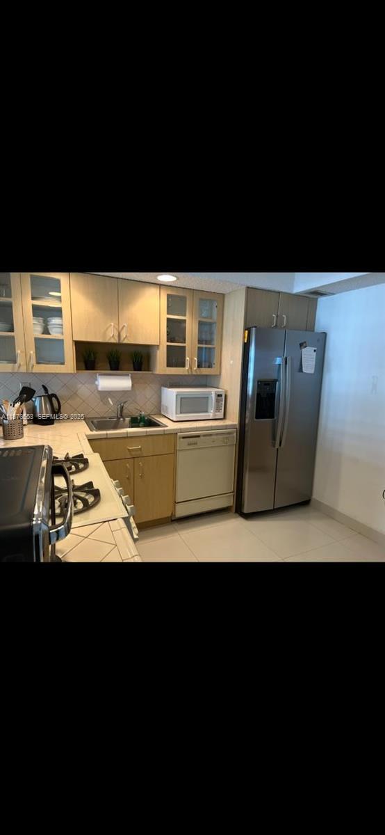 Building Photo - 2030 S Ocean Dr