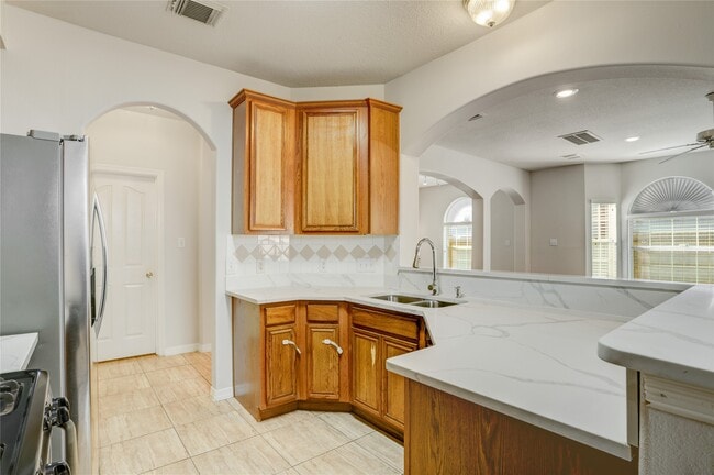 Building Photo - 7630 N Linpar Ct