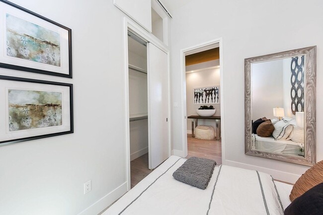 Building Photo - 1086 S Van Ness Ave