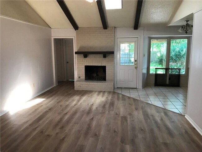 Building Photo - 2600 Greenland Ln