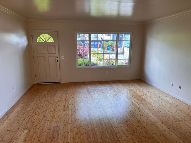 Building Photo - Beautiful Pacific Grove Home