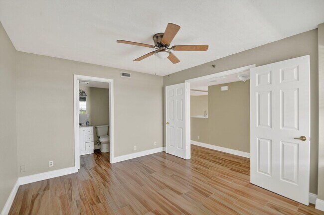 Building Photo - 3901 S Flagler Dr