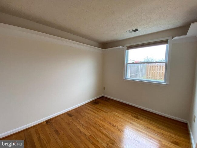 Building Photo - 117 Sandalwood Ct
