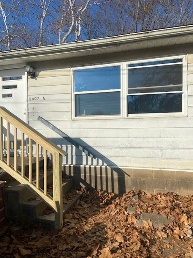 Primary Photo - 3607 Rollins St