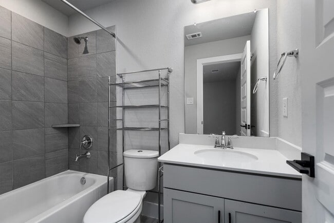 Building Photo - 17828 Hanson Ridge Dr