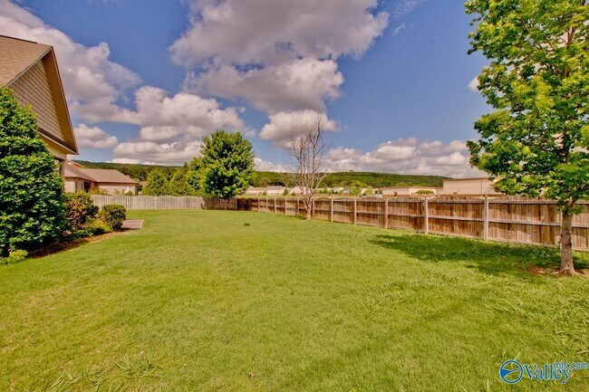 Building Photo - 4905 Saddle Ridge Dr SE