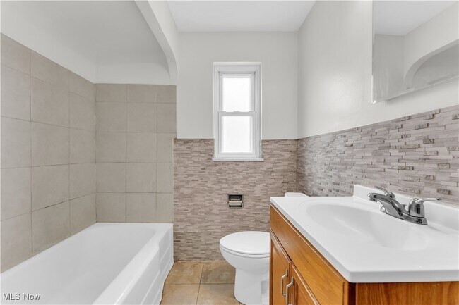 Building Photo - 3819 W 137th St
