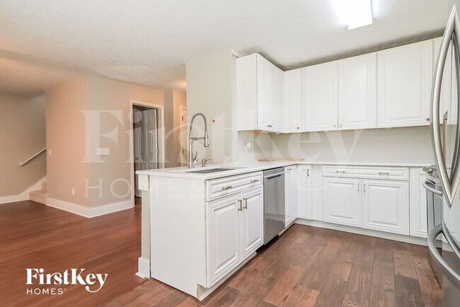 Building Photo - 265 Anita Dr