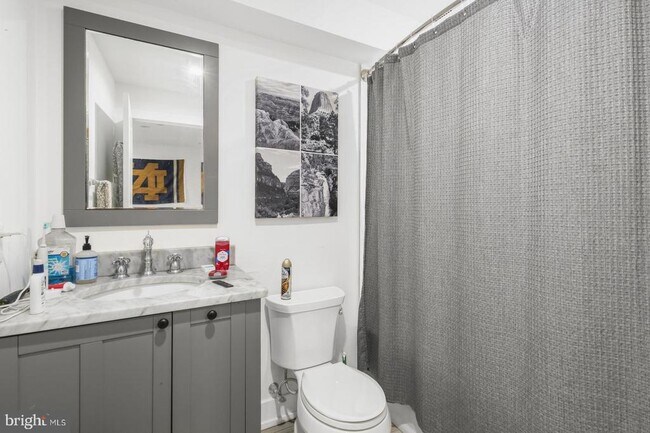 Building Photo - 2013 Mt Vernon St