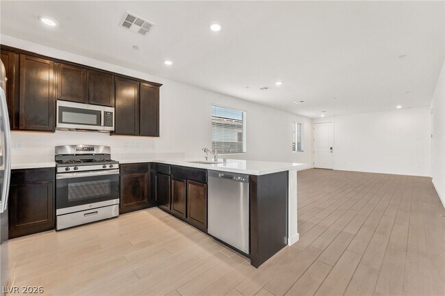Building Photo - 9398 Noble Fir Rdg Ave