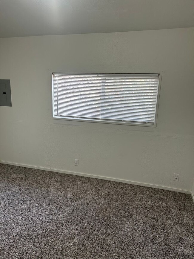 Building Photo - Cute Home in Quiet Neighborhood