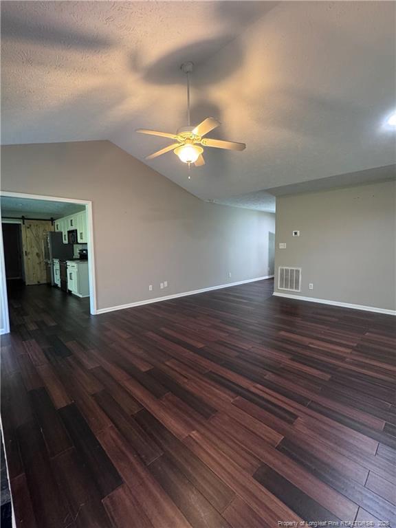 Building Photo - 3028 Coachway Dr