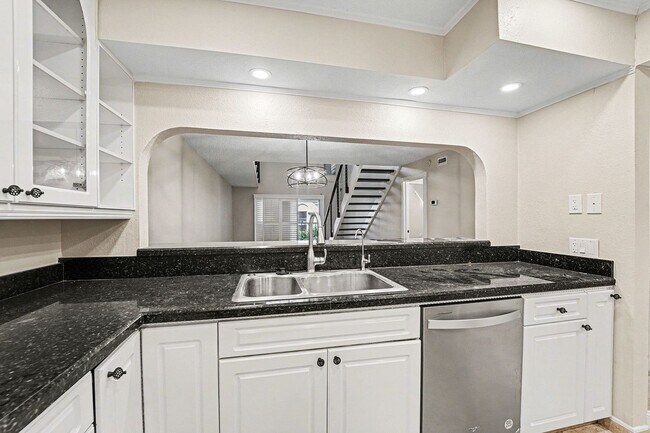 Building Photo - Waterfront Condo in Gulf Landings