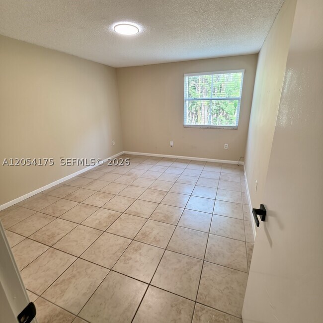 Building Photo - 4628 NW 97th Pl