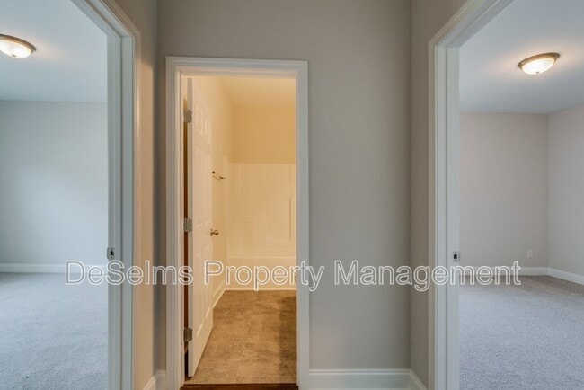 Building Photo - 127 Auxley Ct