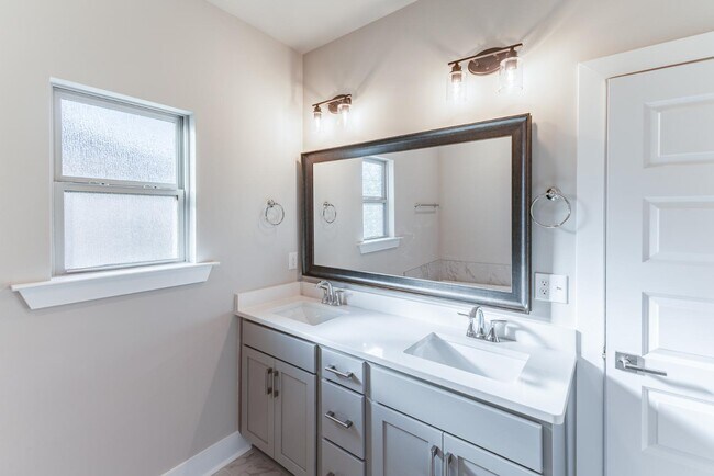 Building Photo - 6030 Margie Collins Dr SE