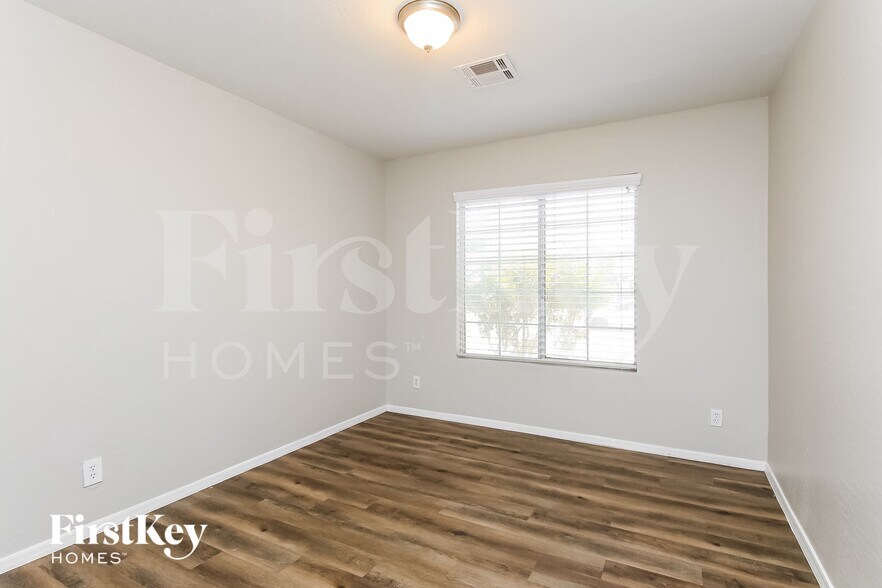 Building Photo - 4082 E Meadow Lark Way