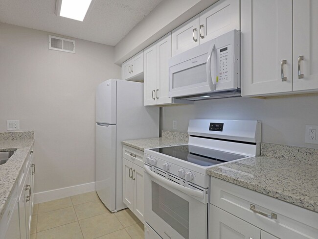 Building Photo - $ 250 OFF SECOND MONTH RENT AVAILABLE NOW ...