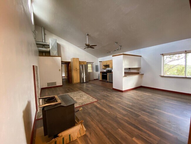 Building Photo - 39 Spruce Dr