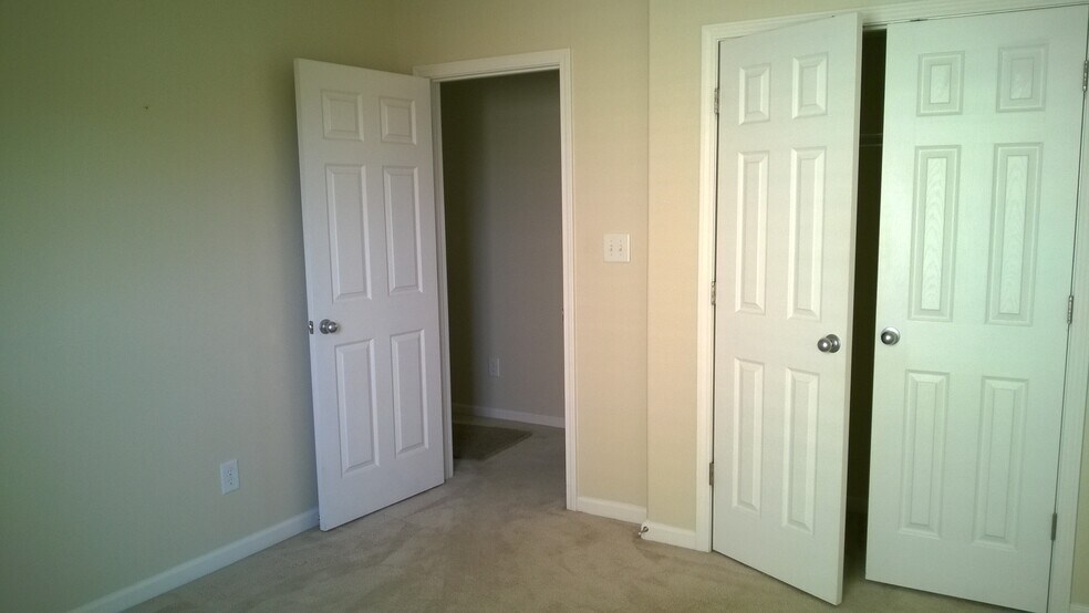 Building Photo - 1093 Winding Oak Trl