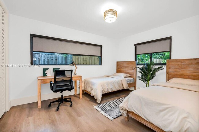 Building Photo - 5250 NE 15th Ave