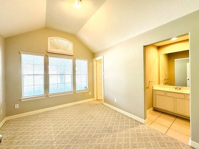 Building Photo - 2715 Cresthollow Ln