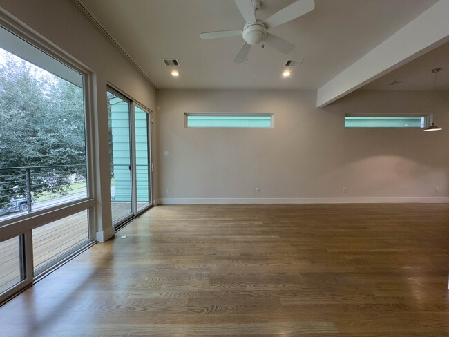 Building Photo - 2717 St Emanuel St