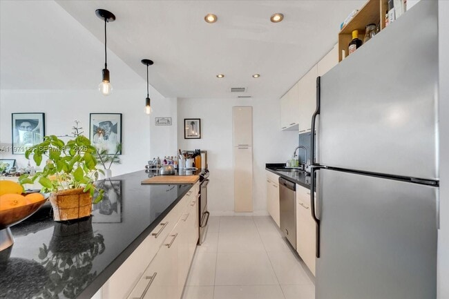 Building Photo - 2451 Brickell Ave