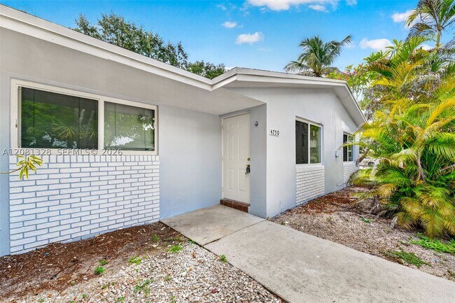 Building Photo - 4750 SW 66th Terrace