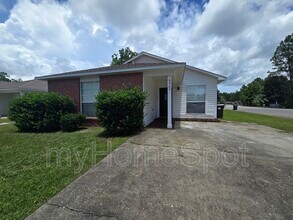 Building Photo - 8900 Forest Oak Dr