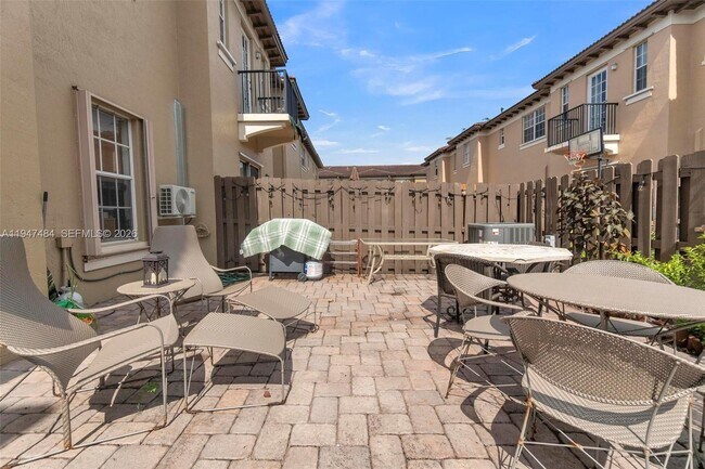 Building Photo - 8612 Buckskin Manor